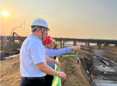 集團(tuán)黨委書記、董事長涂建平赴洪騰高架 施工一線進(jìn)行調(diào)研