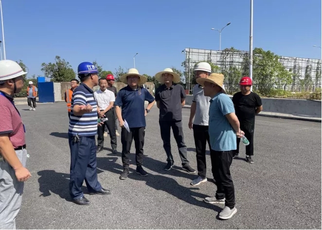 章勇視察青山湖西岸片區(qū)基礎(chǔ)設(shè)施建設(shè)工程、丹霞路道路及綜合管廊工程EPC項目工程  