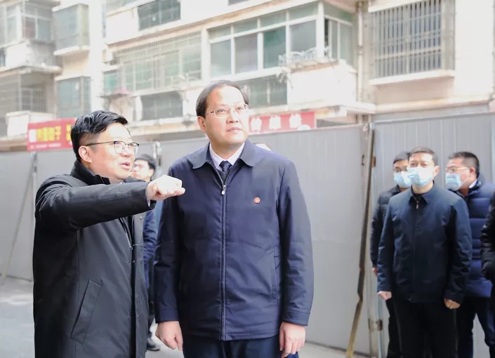 南昌縣委書記、小藍(lán)經(jīng)開區(qū)管委會主任陳翔走訪慰問南外環(huán)高速項(xiàng)目